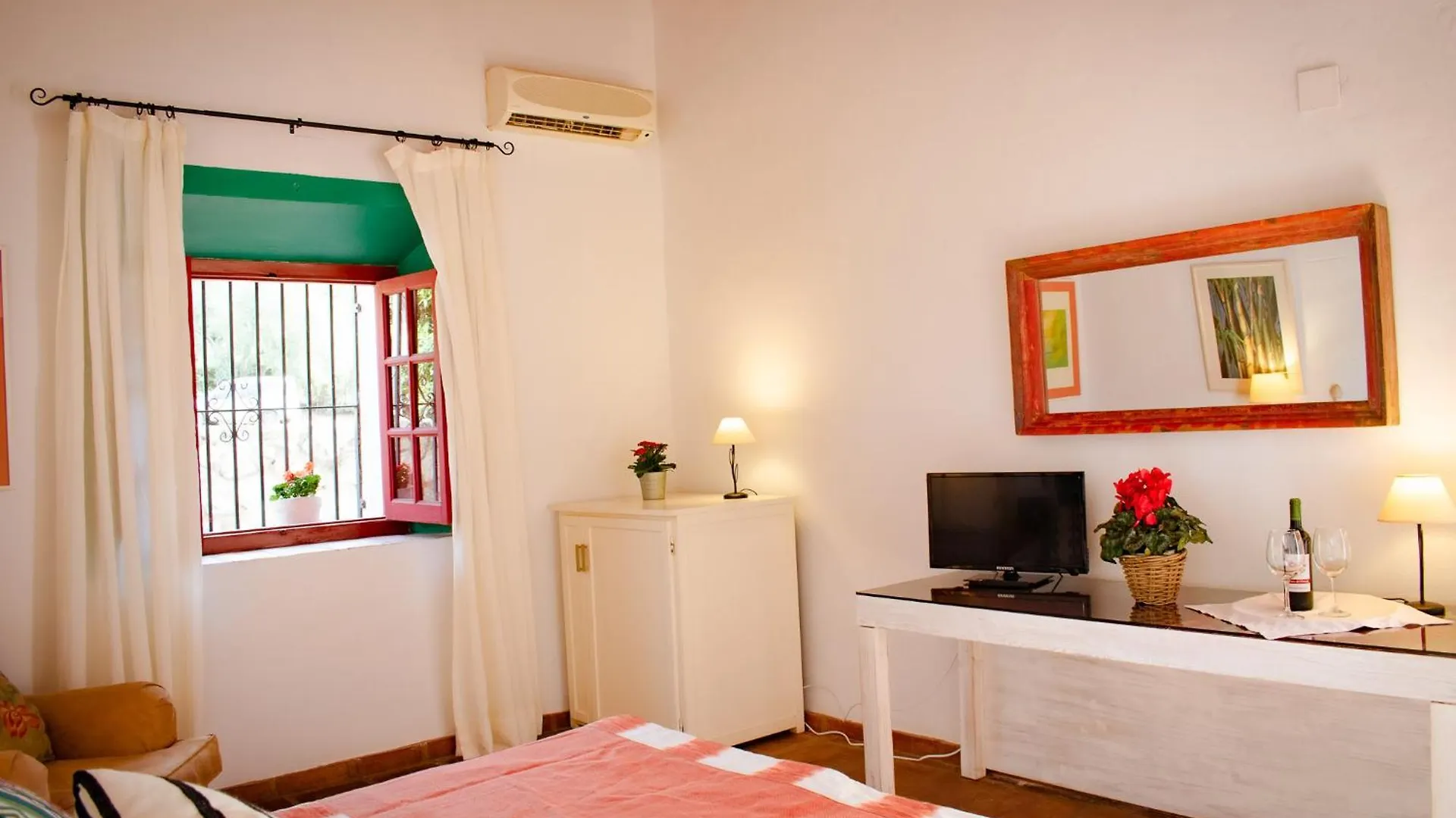 Hotel Cortijo Del Arte - Caminito Del Rey Pizarra